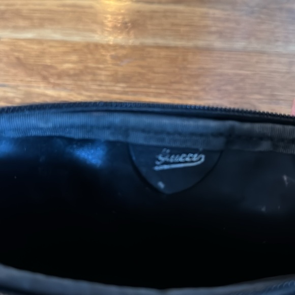 Gucci makeup bag. - Picture 2 of 3